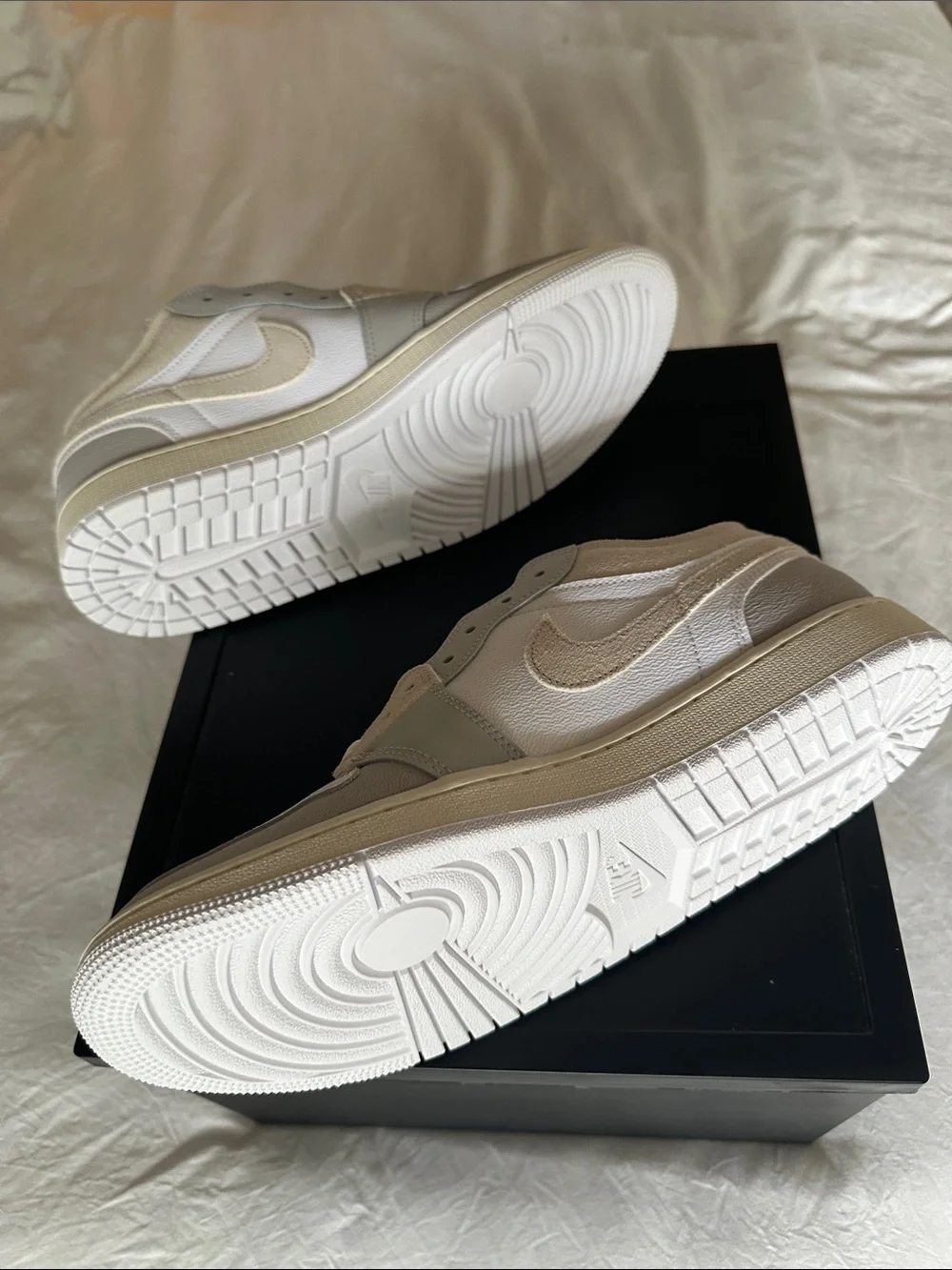 Jordan 1 low SE Craft